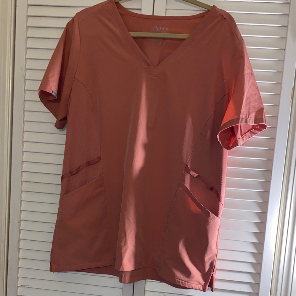 NWT Salmon Colored Breathable Short Sleeve Scrubs Top Size XL